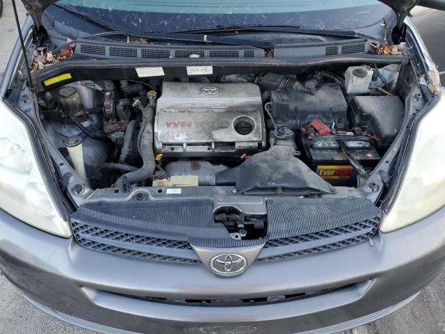 2005 Toyota Sienna XLE