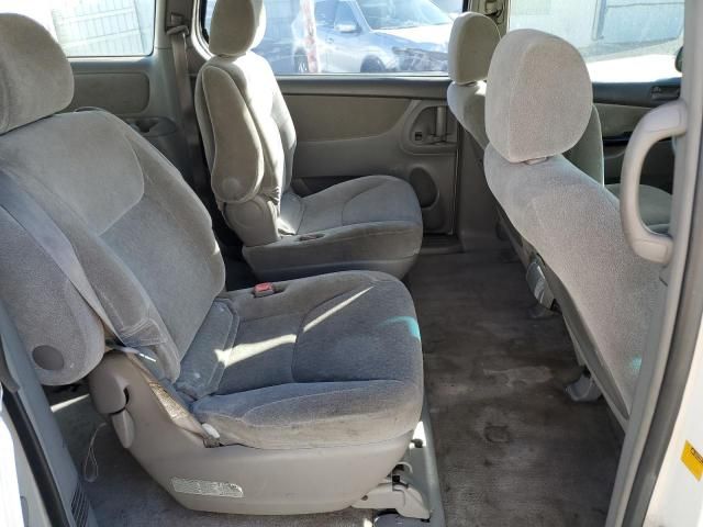 2005 Toyota Sienna CE