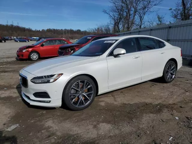 2018 Volvo S90 T6 Momentum