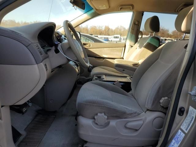 2004 Toyota Sienna LE