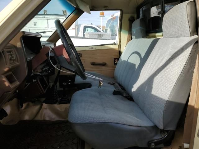 1986 Toyota Pickup RN63 STD