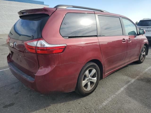 2019 Toyota Sienna LE