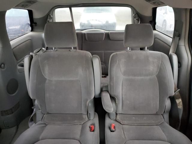 2004 Toyota Sienna CE