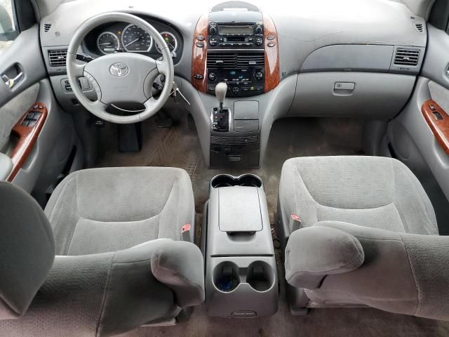 2005 Toyota Sienna XLE