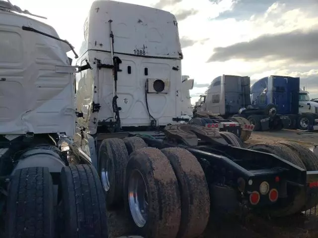 2023 Freightliner Cascadia 126