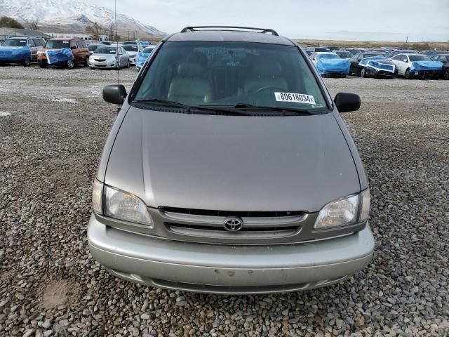 1999 Toyota Sienna LE