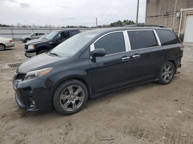 2018 Toyota Sienna SE