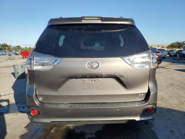 2019 Toyota Sienna SE