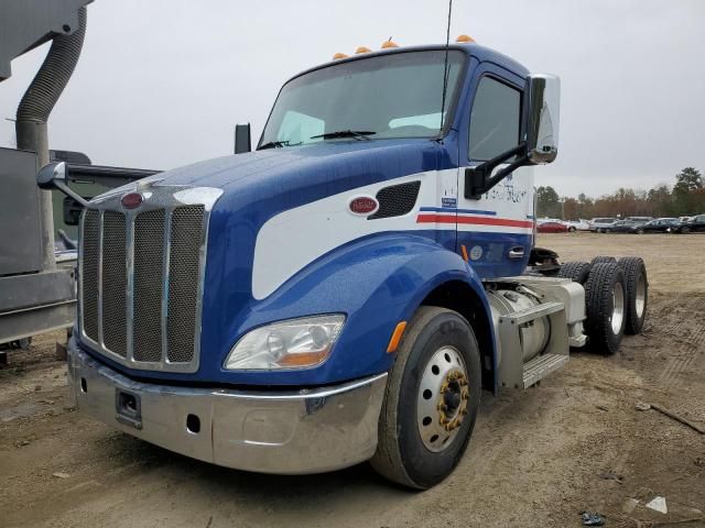 2017 Peterbilt 579