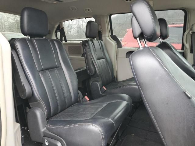 2012 Chrysler Town & Country Touring L