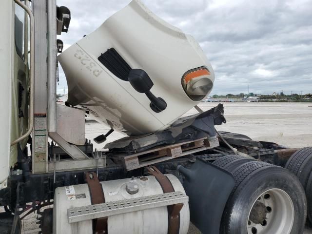 2011 Freightliner Cascadia 113