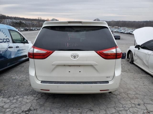 2018 Toyota Sienna XLE