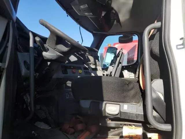 2019 Freightliner Cascadia 126