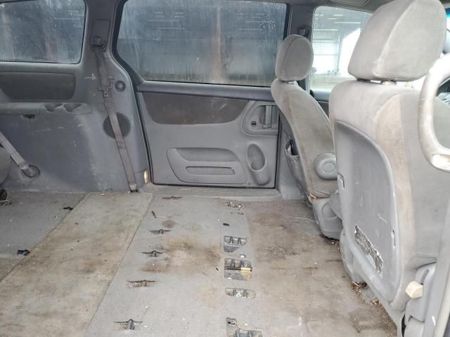 2004 Toyota Sienna CE