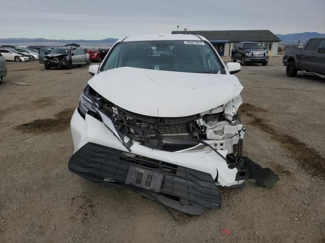 2021 Toyota Sienna LE