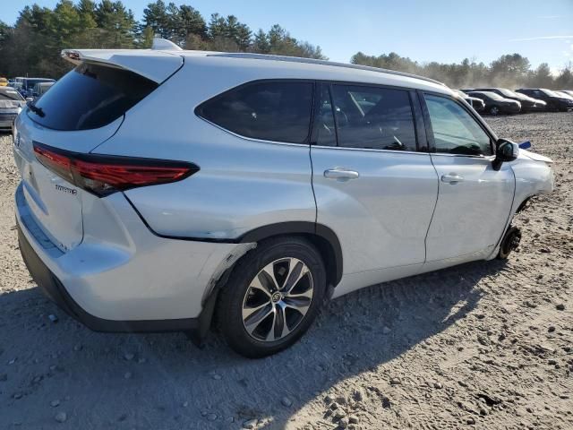 2022 Toyota Highlander Hybrid XLE