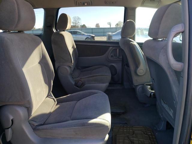 2004 Toyota Sienna CE