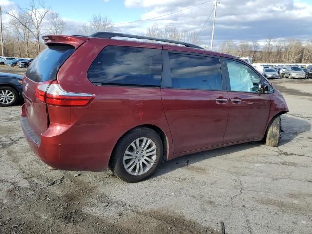 2017 Toyota Sienna XLE