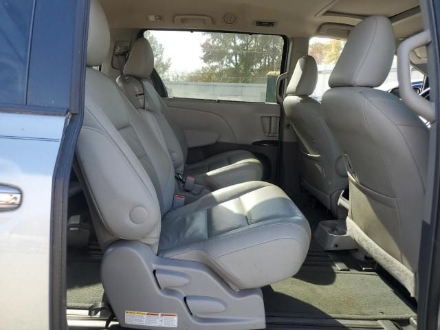 2016 Toyota Sienna XLE