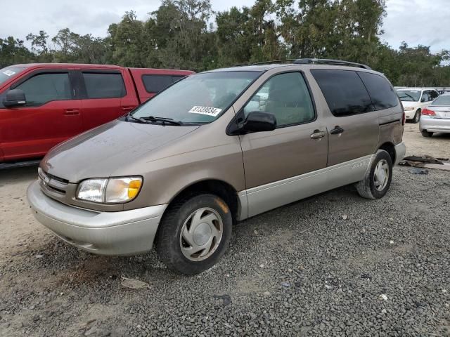 1999 Toyota Sienna LE