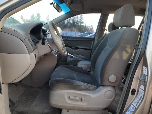 2004 Toyota Sienna CE