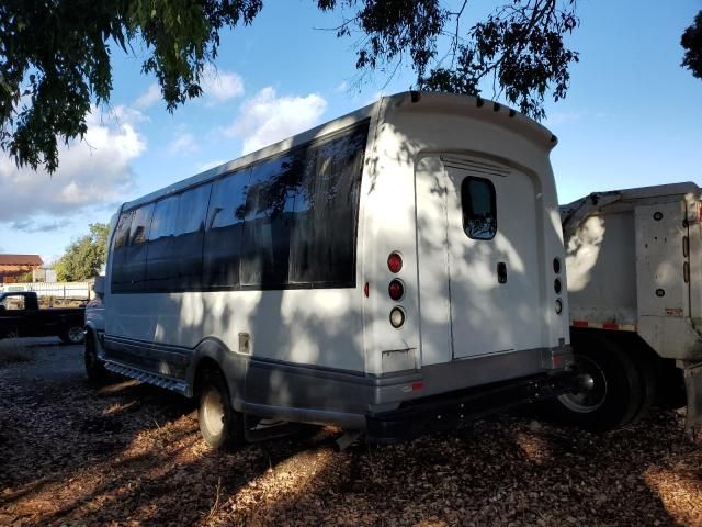 2009 Ford Econoline E450 Super Duty Cutaway Van