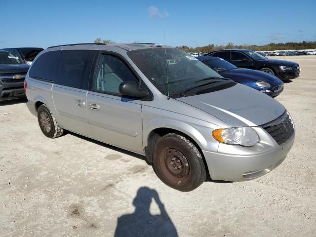 2007 Chrysler Town & Country LX