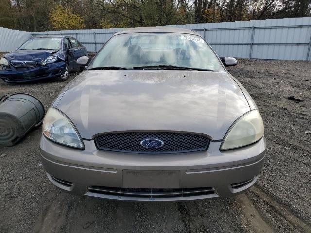 2004 Ford Taurus SE