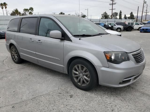 2016 Chrysler Town & Country S