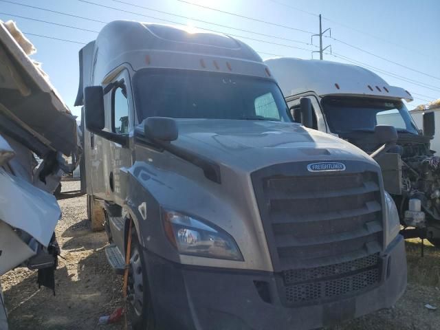 2019 Freightliner Cascadia 126