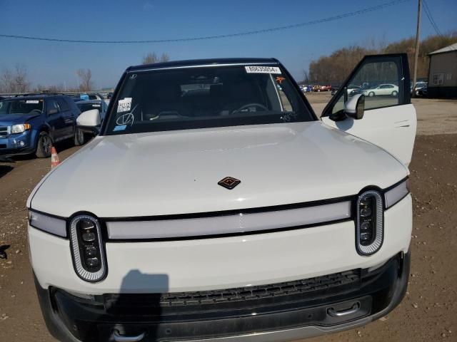 2025 Rivian R1S Adventure