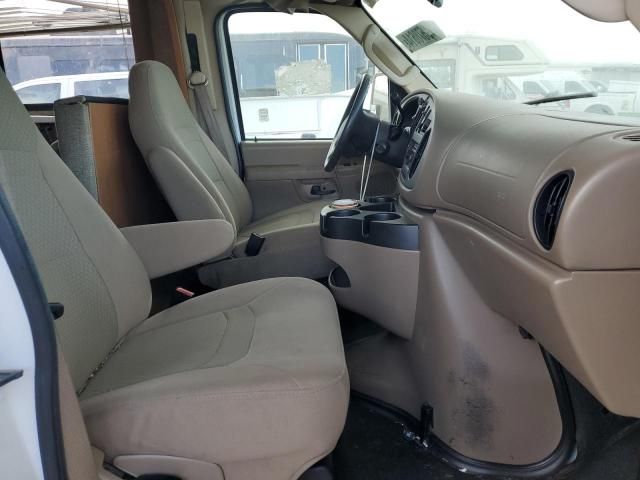 2008 Ford Econoline E350 Super Duty Cutaway Van