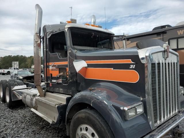 2017 Kenworth Construction W900