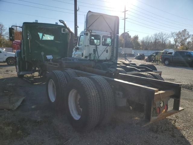 2004 Freightliner Conventional Columbia