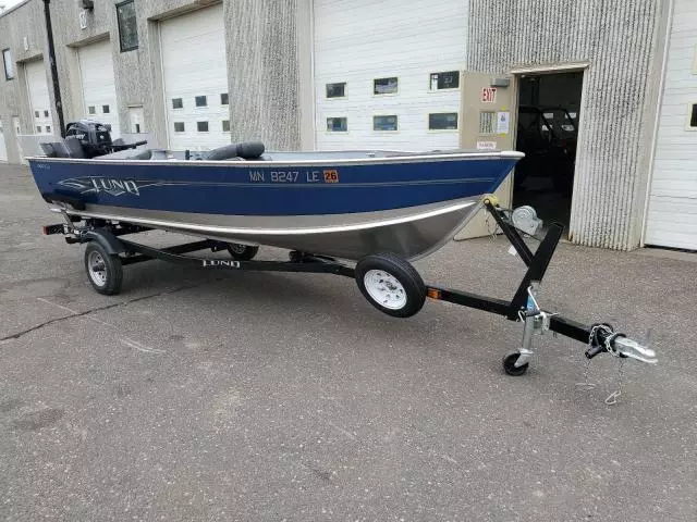 2015 Lund Marine Trailer