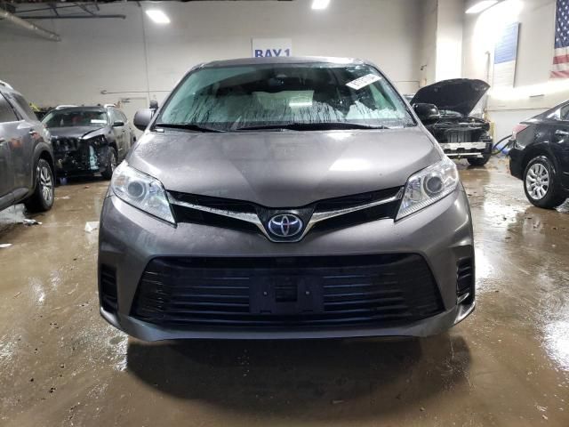 2018 Toyota Sienna LE