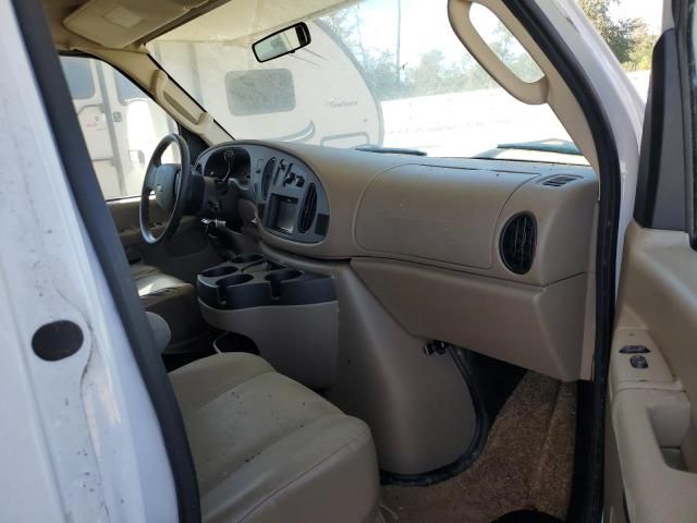 2009 Ford Econoline E450 Super Duty Cutaway Van