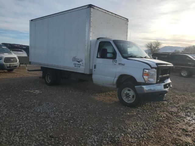 2022 Ford Econoline E450 Super Duty Cutaway Van