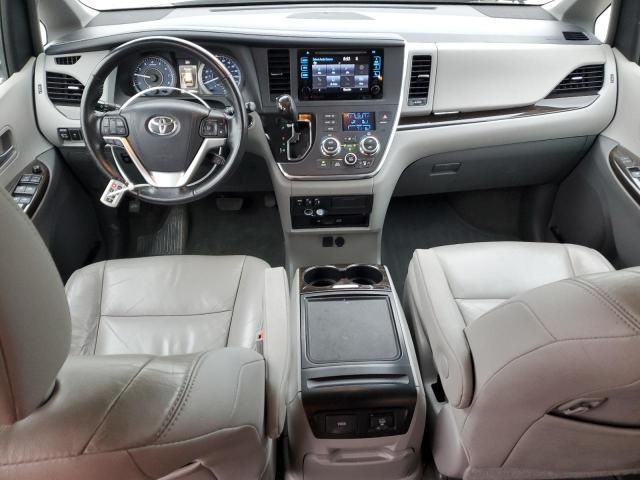 2016 Toyota Sienna XLE