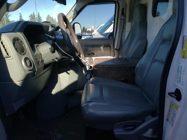 2012 Ford Econoline E350 Super Duty Cutaway Van