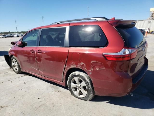 2018 Toyota Sienna LE