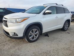 Carros salvage sin ofertas aún a la venta en subasta: 2015 Toyota Highlander XLE