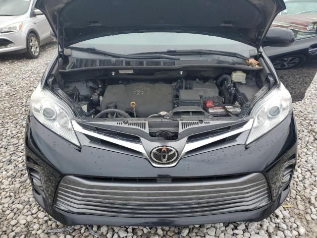 2018 Toyota Sienna XLE