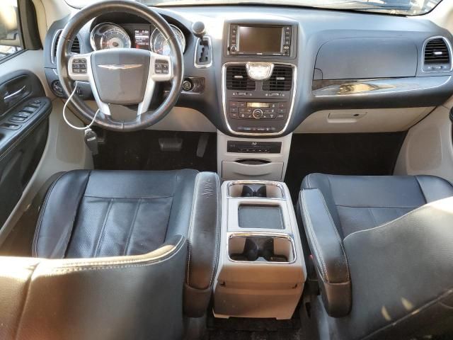 2014 Chrysler Town & Country Touring L