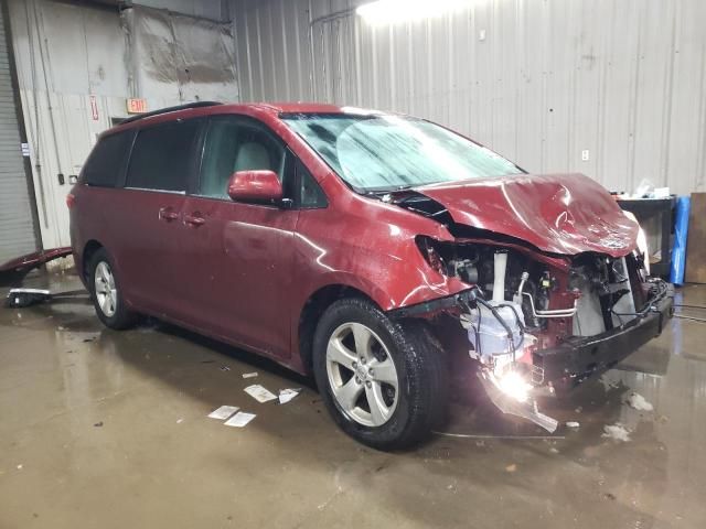 2016 Toyota Sienna LE