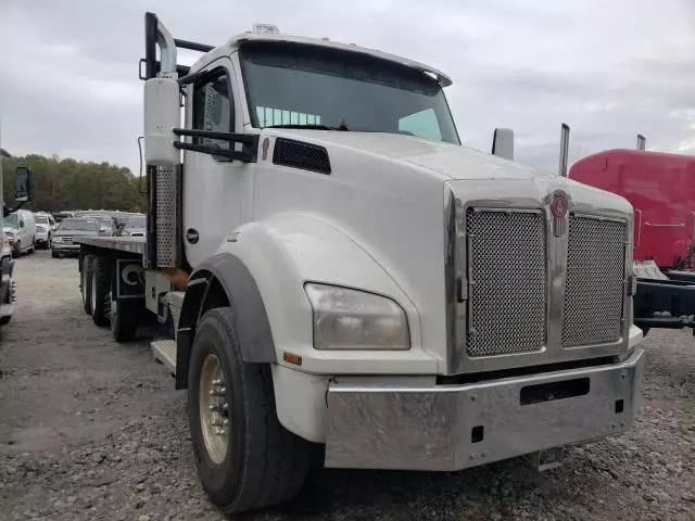 2021 Kenworth Construction T880