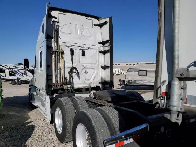 2016 Freightliner Cascadia 125