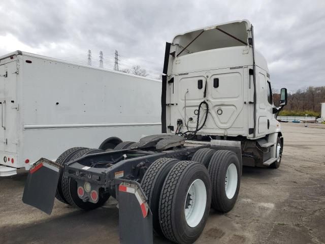 2017 Freightliner Cascadia 113