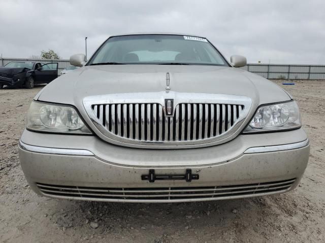 2005 Lincoln Town Car Signature Limited