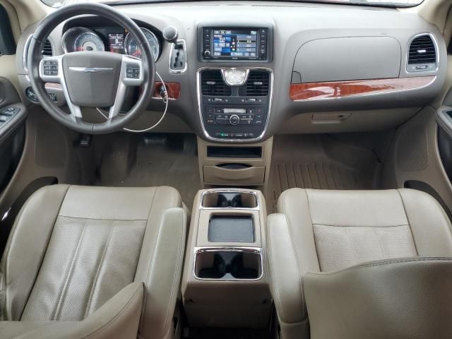 2014 Chrysler Town & Country Touring L